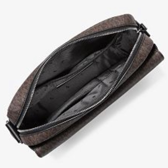 Michael Kors Cooper Unisex Messenger Camera Bag - Picture 2 of 6
